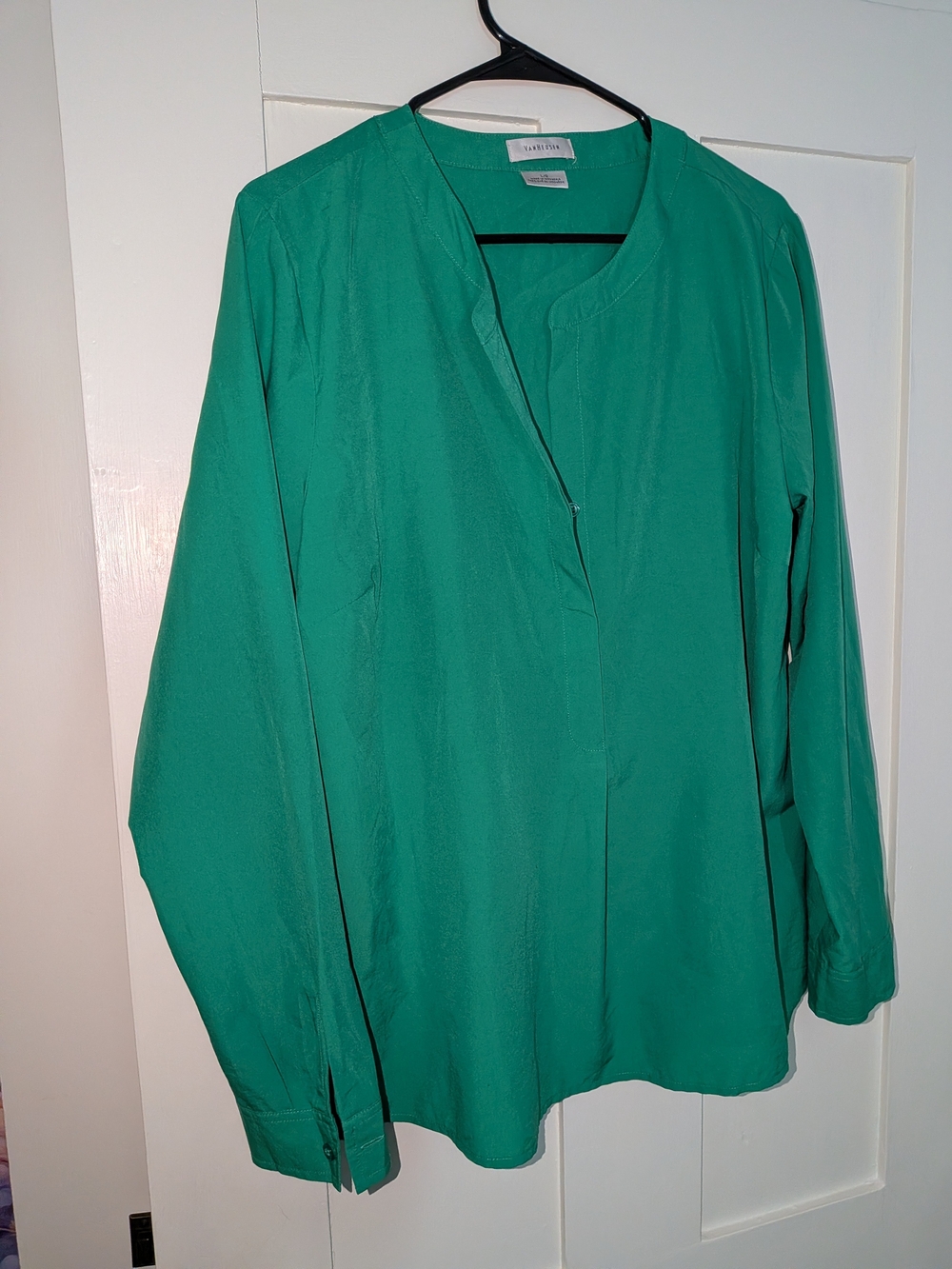 Van Heusen Kelly Green V-Neck Button-Front Blouse